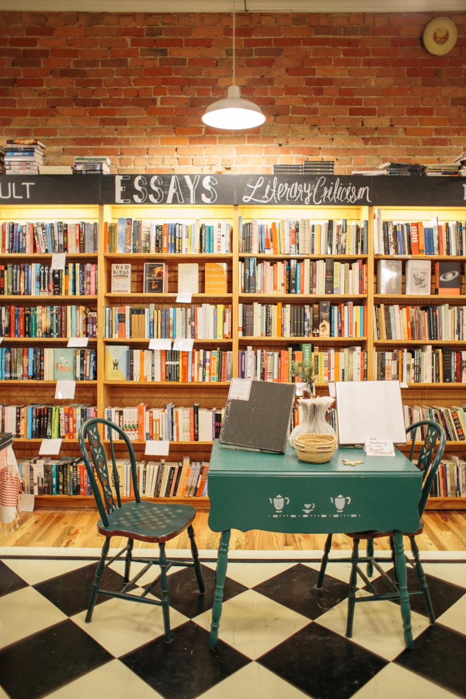 As a college town, Ann Arbor has no shortage of bookstores.