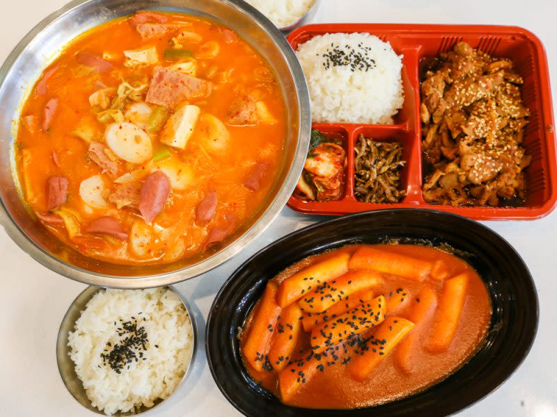 Chelabela - army stew, bbq chicken and tteokpoggi