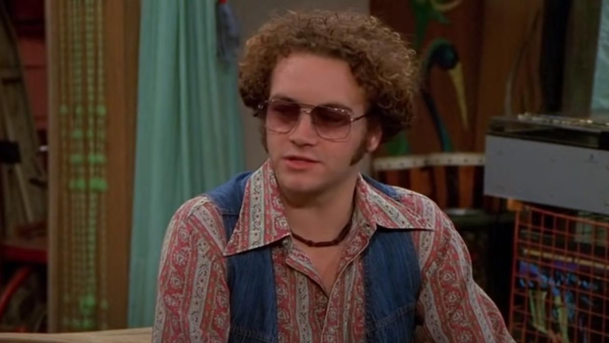  hyde sitting in basement on that '70s show 