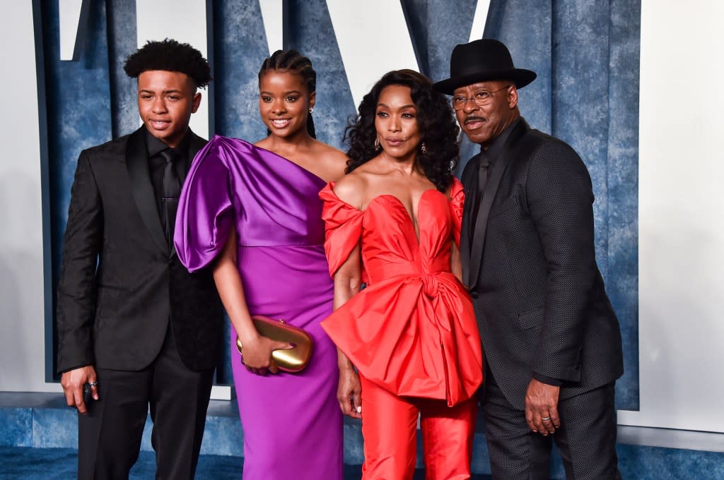 Angela Bassett (2nd R) and Courtney B. Vance (R) at the 2023 Vanity Fair Oscar Party held at the Wallis Annenberg Center for the Performing Arts on March 12, 2023 in Beverly Hills, California.