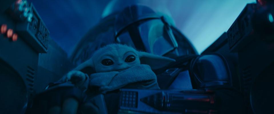 Immer unterwegs: Baby-Yoda und Din Djarin (Pedro Pascal) fliegen neuen Abenteuern entgegen. (Bild: Dinsey+ / © 2023 Lucasfilm Ltd. &amp; TM. All Rights Reserved.)