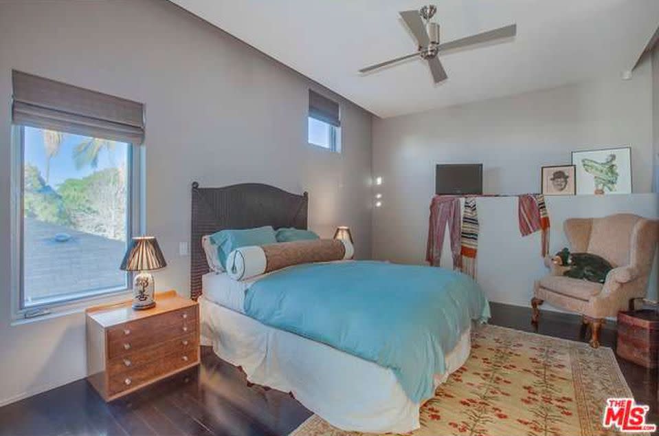 <p>Here’s the second bedroom. (Zillow) </p>