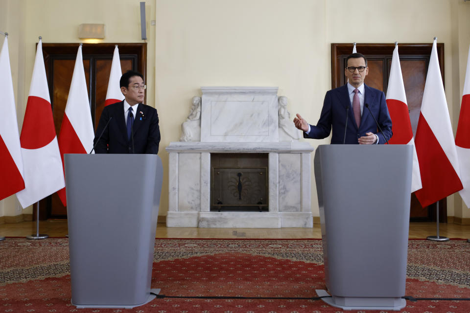 Polish Prime Minister Mateusz Morawiecki, right, and Japanese Prime Minister Fumio Kishida, left, address the media at a press conference in Warsaw, Poland, Wednesday, March 22, 2023. (AP Photo/Michal Dyjuk)