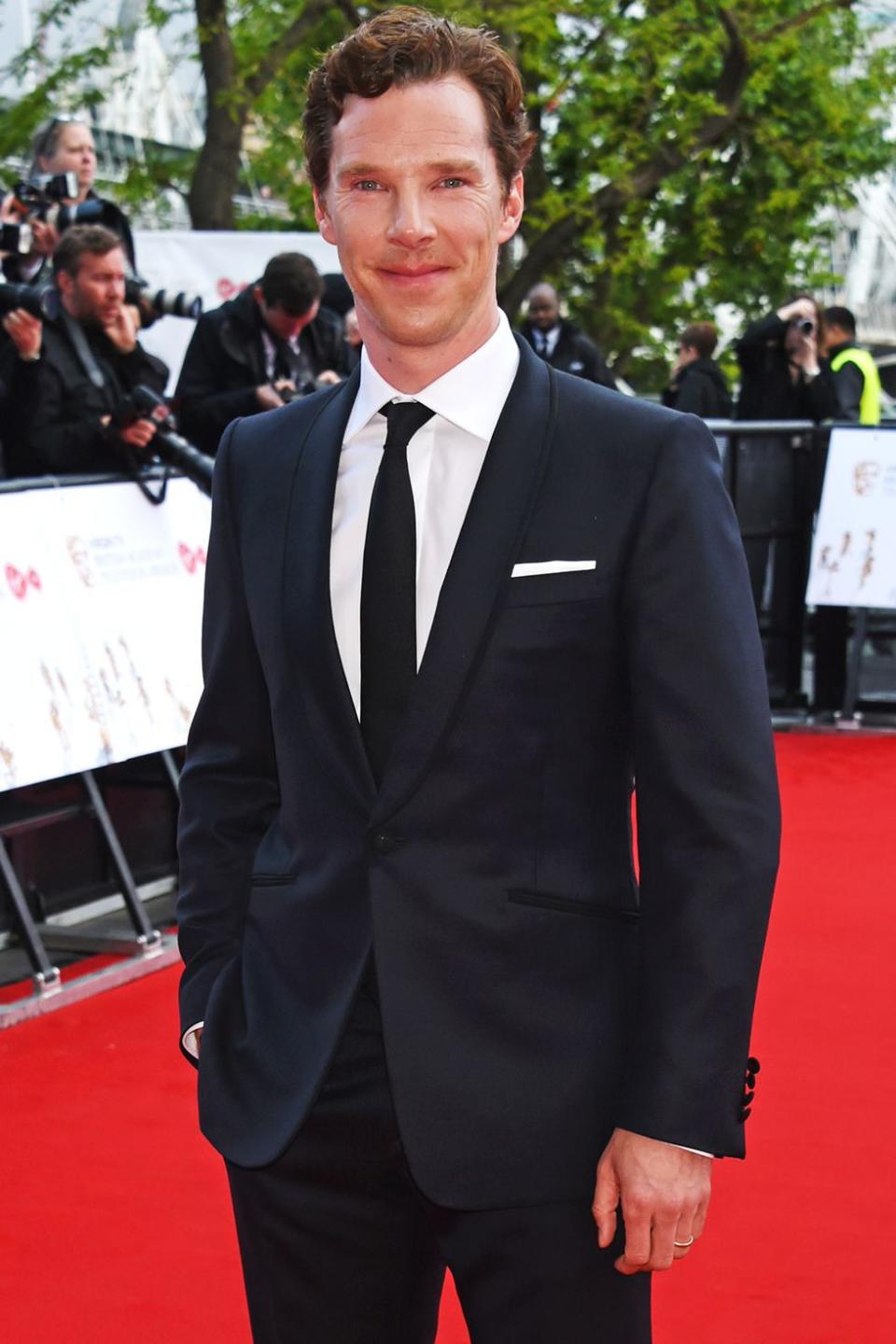 <h3>班奈狄克康柏拜區Benedict Cumberbatch</h3><p>2015 年堪稱班奈狄克康柏拜區的豐收年！他不僅以《模仿遊戲》獲得第87屆奧斯卡最佳男主角獎提名，也由於長期擔任英國慈善組織大使；英國皇室當年便授與班奈狄克康柏拜區大英帝國司令勳章，以表揚他在演藝及慈善上的貢獻。</p><cite>Getty Images</cite>