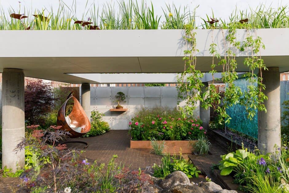 <p>The Silent Pool Gin Garden, designed by David Neale, exhibited at the RHS Chelsea Flower Show 2019</p> (RHS / Neil Hepworth)