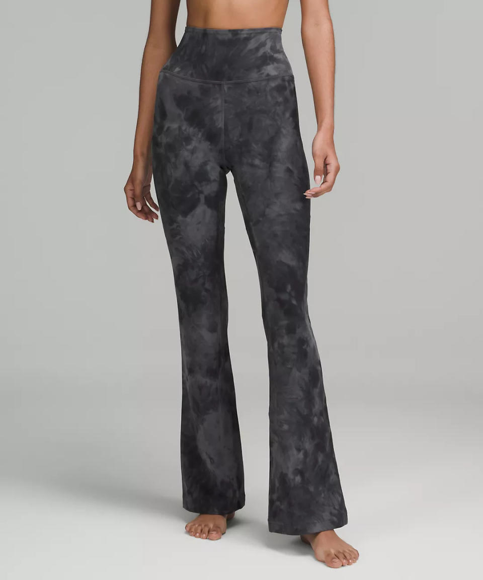 Groove Super-High-Rise Flared Pant in Diamond Dye Pitch Grey Graphite Grey. Image via Lululemon.