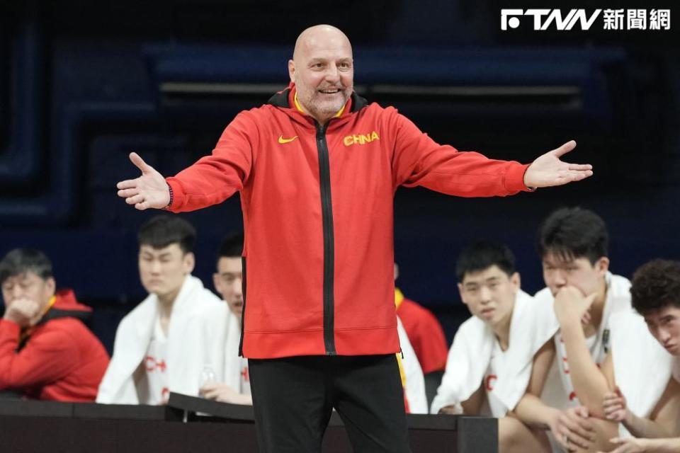 中國男籃昨日在亞洲盃籃球資格賽預賽C組上對決日本，由於最後一擊失手，導致中國以73比76，遭到日本擊敗，這也是88年來，在FIBA重要賽事「對日本首敗」。