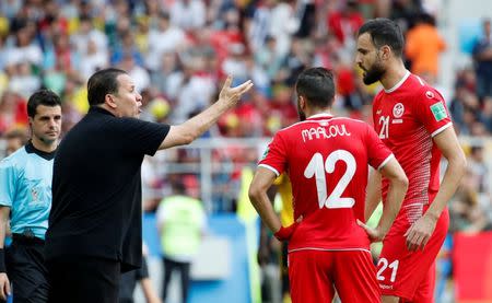 Soccer Football - World Cup - Group G - Belgium vs Tunisia - Spartak Stadium, Moscow, Russia - June 23, 2018 Tunisia coach Nabil Maaloul gives instructions to Ali Maaloul and Hamdi Nagguez REUTERS/Christian Hartmann