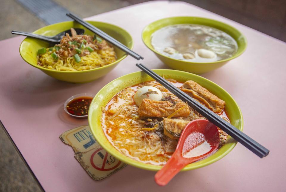 Boon Lay Place Food Village - Laksa and BCM