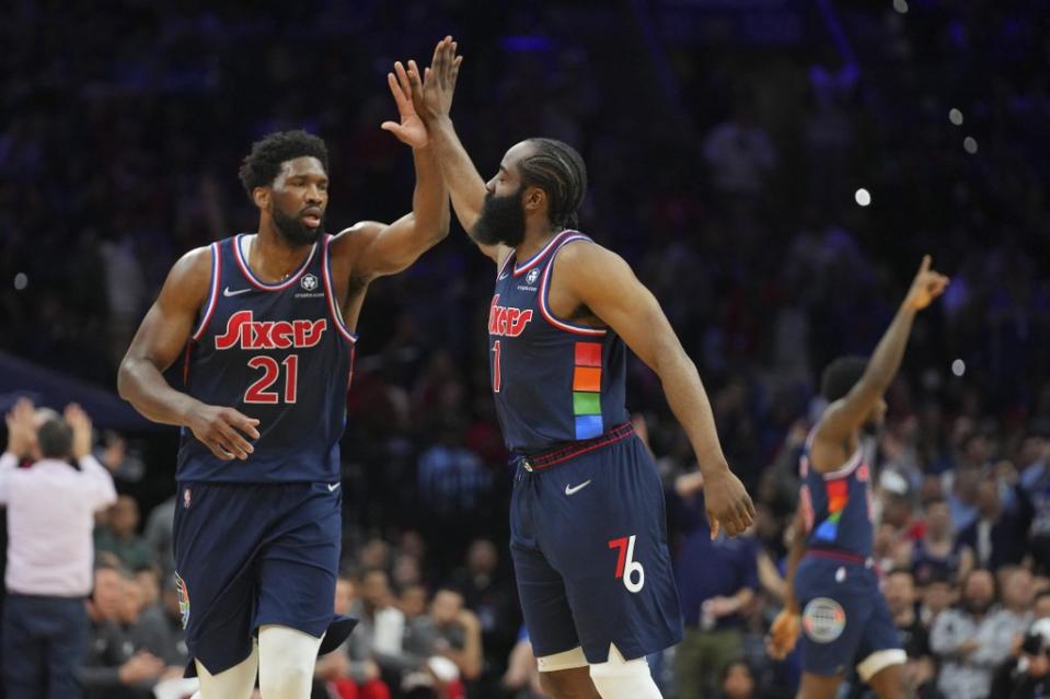 James Harden + Joel Embiid76人絕對是爭冠熱門球隊之一。法新社