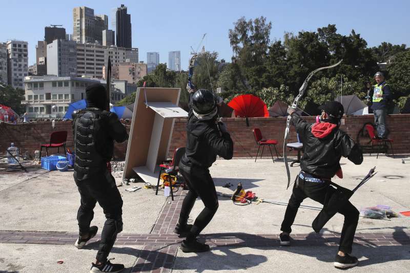 2019年11月17日，香港反送中示威抗議，示威者與警方在香港理工大學爆發衝突（AP）