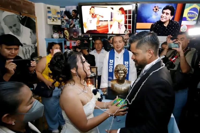 Héctor García y Jaziel Torres confirmaron sus votos matrimoniales en la iglesia maradoniana de México
Foto: Gentileza Héctor García