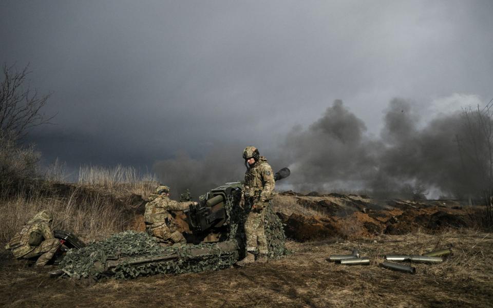 A Ukrainian 105mm howitzer in action near Bakhmut - ARIS MESSINIS/AFP