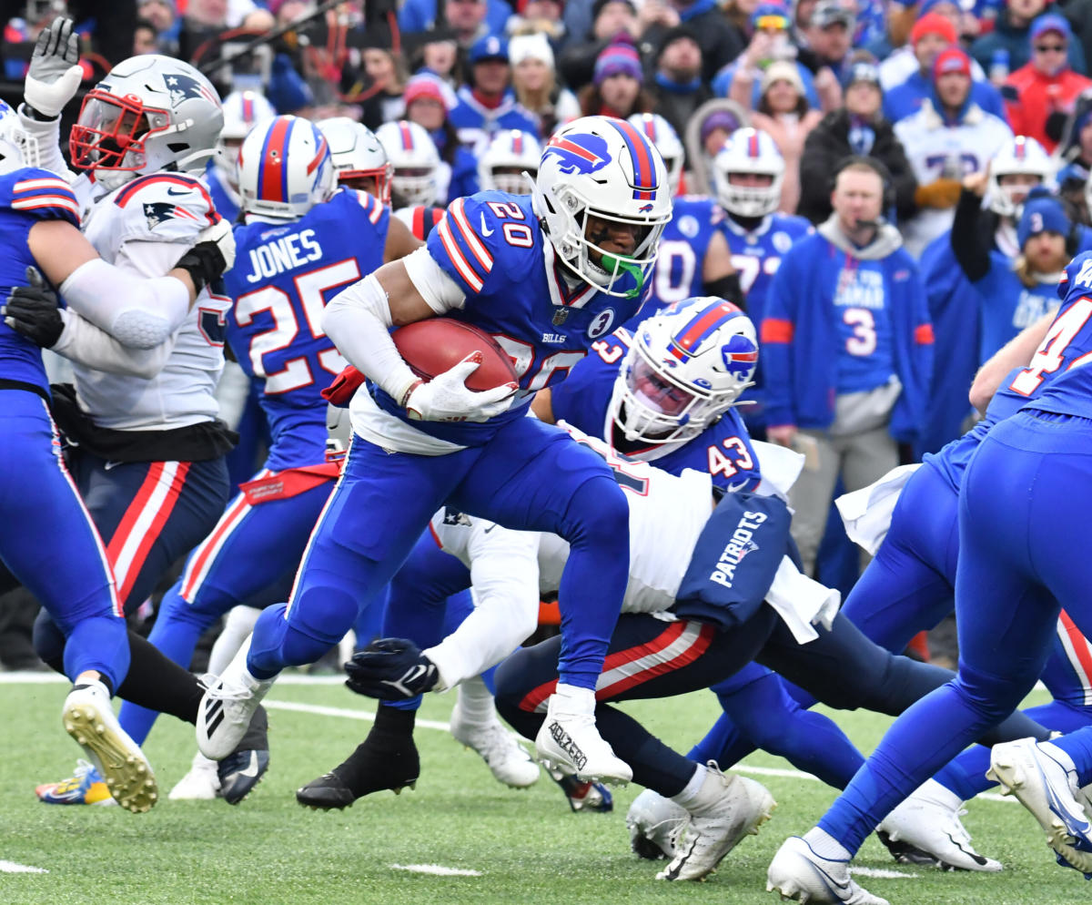 Bills RB Nyheim Hines Cops 'Santa's Helpers' Cleats For Christmas Eve Game