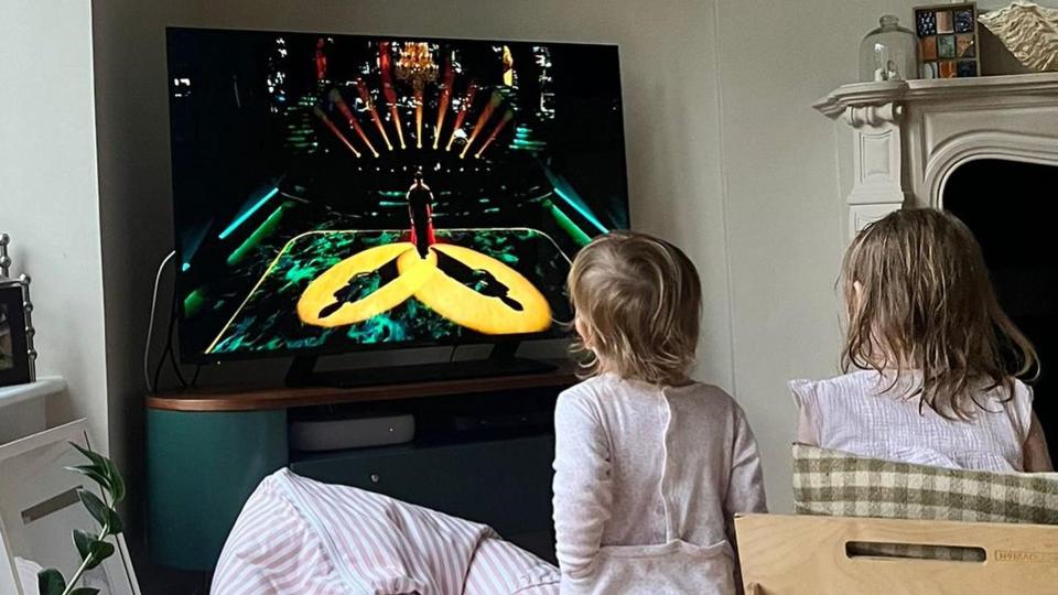 Ruby and Marnie watching their mum on the dancefloor