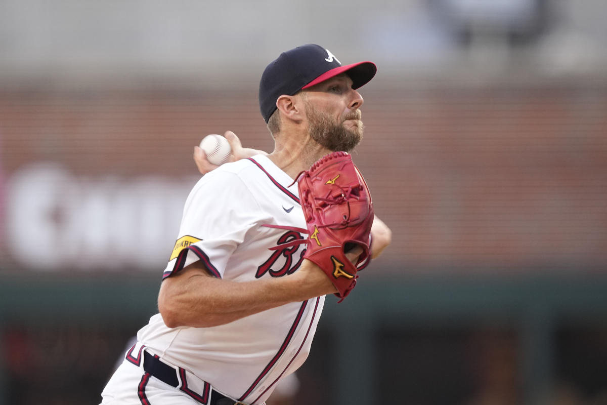 Braves left-hander Chris Sale strikes out 9 in 6 innings and earns 11th win in 3-1 victory over Giants