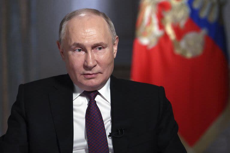 El presidente ruso Vladimir Putin es entrevistado por el director general del Grupo de Medios Internacionales Rossiya Segodnya, Dmitry Kiselev, en Moscú, Rusia, el martes 12 de marzo de 2024.