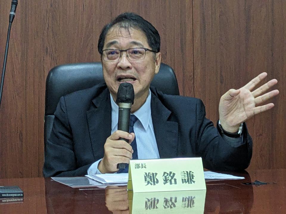 新任法務部長鄭銘謙22日宣示要嚴懲詐騙。記者吳政峰攝。