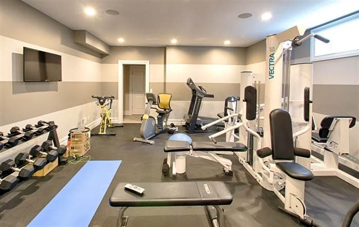 <p>It features a private home gym with all the latest gym equipment.</p>