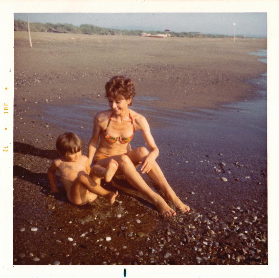 F:PHOTOReady RoomActionsInsert Request43751#Harper CollinsMamma&amp;io,maremma Jul72.jpg