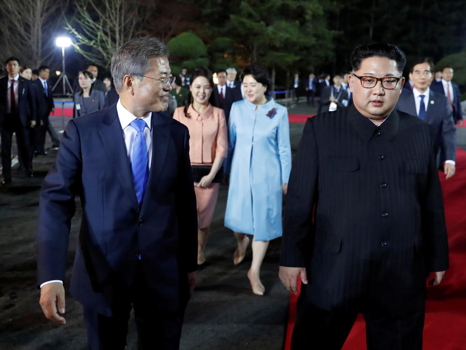 South Korean President Moon Jae-in, North Korean leader Kim Jong Un, Kim's wife Ri Sol Ju and Moon's wife Kim Jung-sook attend a farewell ceremony at the truce village of Panmunjom inside the demilitarized zone separating the two Koreas, South Korea, April 27, 2018.   Korea Summit Press Pool/Pool via Reuters