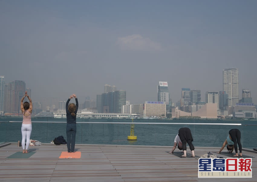 天文台預測本港持續日間天晴，下周中季候風到達將稍為轉涼。資料圖片