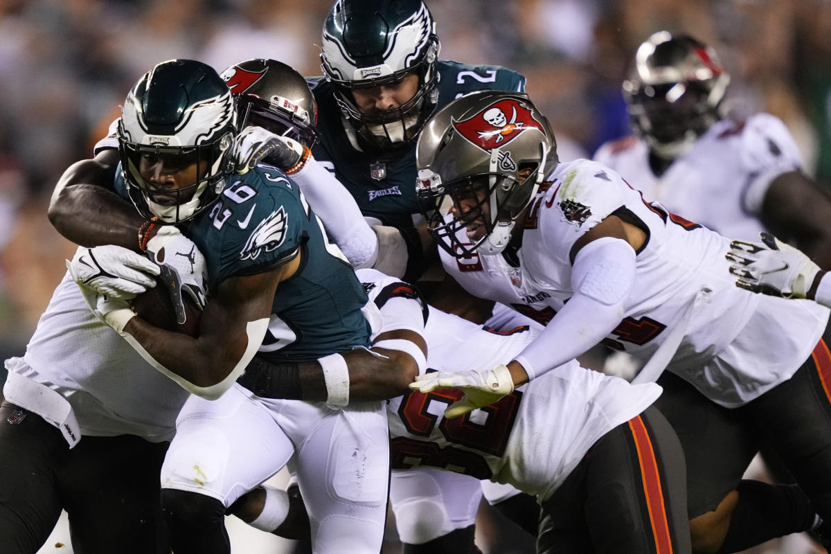 NFL Wild Card weekend predictions: Experts pick Buccaneers vs. Eagles