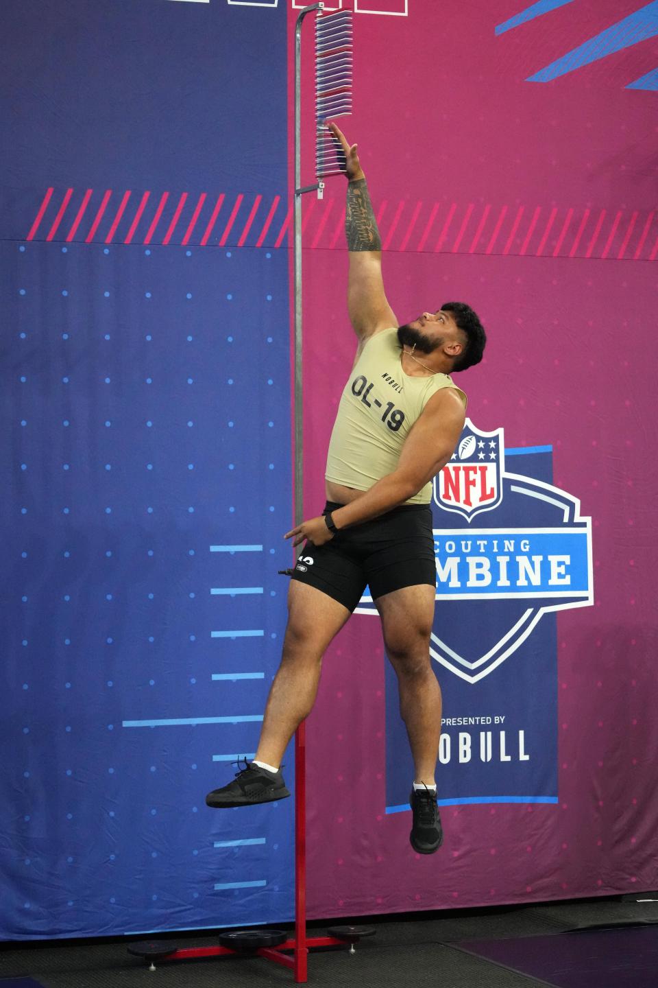 Mar 3, 2024; Indianapolis, IN, USA; Washington offensive lineman Troy Fautanu (OL19) during the 2024 NFL Combine at Lucas Oil Stadium. (Kirby Lee-USA TODAY Sports)