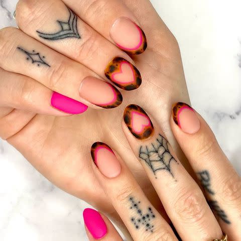 <p><a href="https://www.instagram.com/lauradidmynails/" data-component="link" data-source="inlineLink" data-type="externalLink" data-ordinal="1">lauradidmynails</a></p>