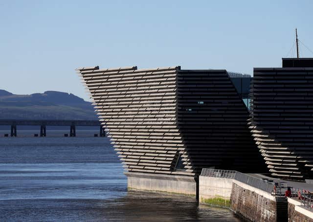 Kengo Kuma visits V&A Dundee