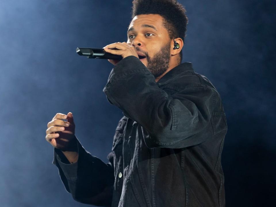 The Weeknd hat wohl den Albtraum jedes Sängers erlebt: Er hat auf der Bühne seine Stimme verloren. (Bild: lev radin/Shutterstock.com)