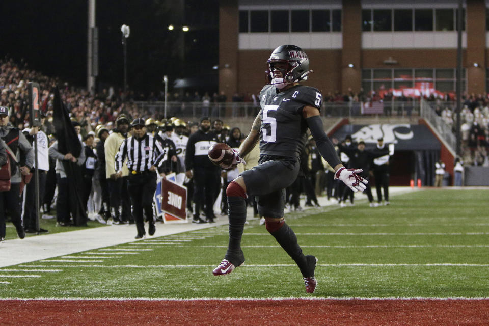 Washington State wide receiver Lincoln Victor runs for a touchdown against Colorado during the first half of an NCAA college football game Friday, Nov. 17, 2023, in Pullman, Wash. (AP Photo/Young Kwak)