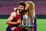 <p>La noche del 4 al 5 de junio pasado, unos desconocidos entraron en la casa de Shakira y Gerard Piqué en Esplugues de Llobregat (Barcelona) para robarles. La pareja se encontraba en ese momento en Alemania, pero los padres del futbolista sí que estaban en la vivienda. Sin embargo, no se enteraron de los hechos y, afortunadamente, no sufrieron ningún daño. Hasta el momento, se desconoce lo que los asaltantes se llevaron del domicilio. (Foto: David Ramos / Getty Images). </p>