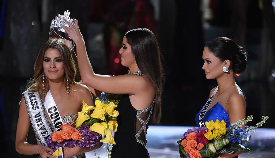 The moment Ariadna Gutierrez had her crown taken away. Photo: Getty Images