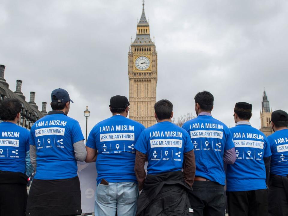 Members of Ahmadiyya Muslim Association pay their respects in Parliament Square, London, exactly a week since the Westminster terror attack took place. (PA)