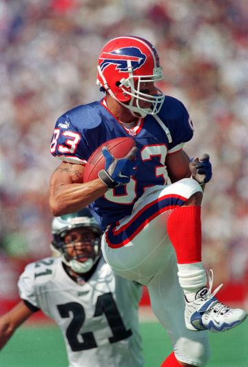 Buffalo Bills wide receiver Andre Reed makes his 900th career reception (AP Photo/Mike Groll, File)