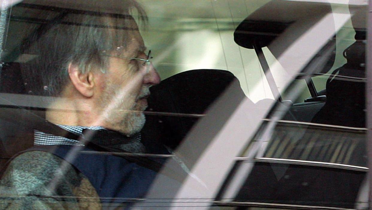 Michel Fourniret, le 29 mai 2008, arrive au tribunal de Charleville-Mézières. - Alain Julien - AFP