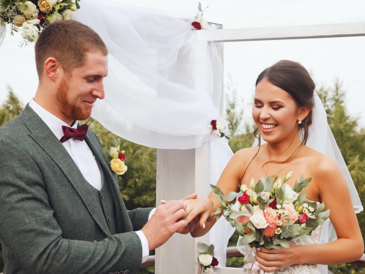 irish couple getting married