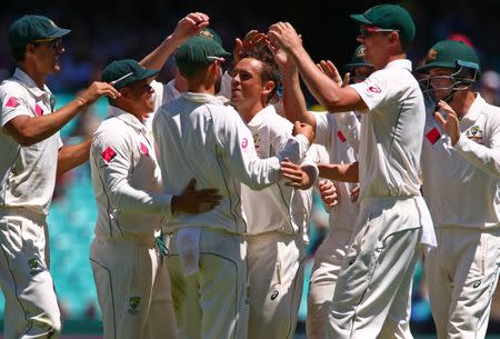 Cricket - Australia v Pakistan - Third Test cricket match - Sydney Cricket Ground, Sydney, Australia - 7/1/17 Australia's Nathan Lyon celebrates with team mates after taking a catch to dismiss Pakistan's Misbah-ul-Haq. REUTERS/David Gray