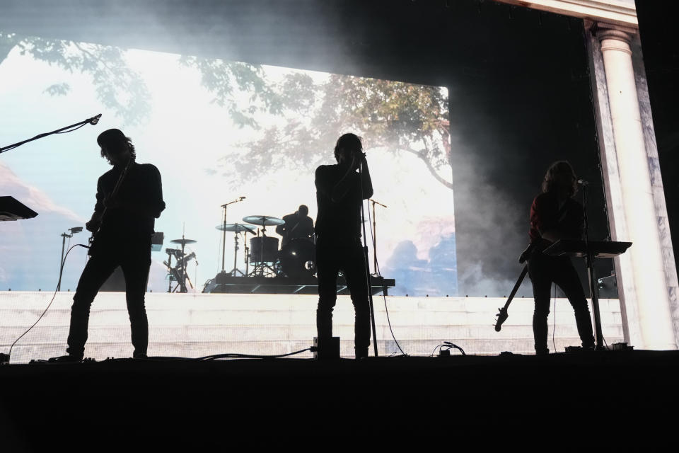 La banda Phoenix durante su concierto en el festival Corona Capital de la Ciudad de México el viernes 17 de noviembre de 2023. (Foto AP/Eduardo Verdugo)