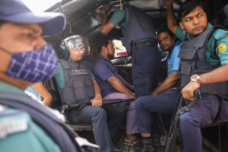 Police detain activists of main opposition Bangladesh Nationalist Party (BNP) who were trying to enforce a three-day blockade in Dhaka, Bangladesh, Tuesday, Oct.31, 2023. BNP has called for country-wide blockade to demand the resignation of Prime Minister Sheikh Hasina and the transfer of power to a non-partisan caretaker government to oversee general elections. (AP Photo/Mahmud Hossain Opu)