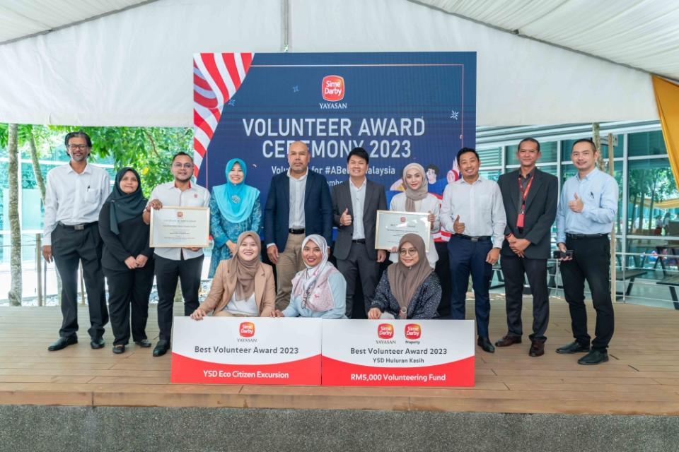 Employee volunteer winners and senior management team from Sime Darby Property. — Picture courtesy of Yayasan Sime Darby