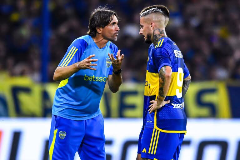 Martínez y Benedetto dialogaron tras la fiesta de cumpleaños del Pipa y la sanción del DT