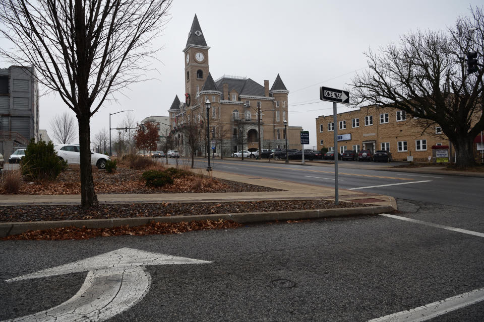 City street and traffic sign in Fayetteville, Washington County, Arkansas, USA