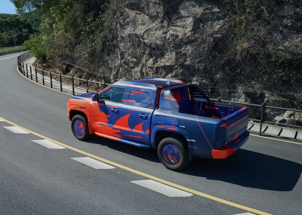 A prototype version of BYD's plug-in hybrid pickup, the Shark (credit: BYD)
