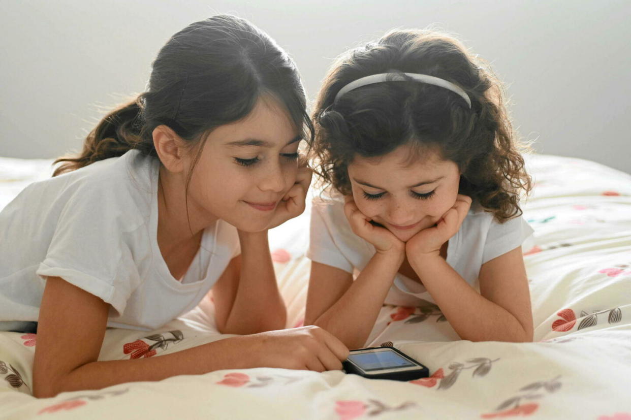 Trouvez-vous cela intrusif de lire les messages reçus par votre enfant sur son téléphone ?  - Credit:Rafael Ben Ari/Newscom/SIPA