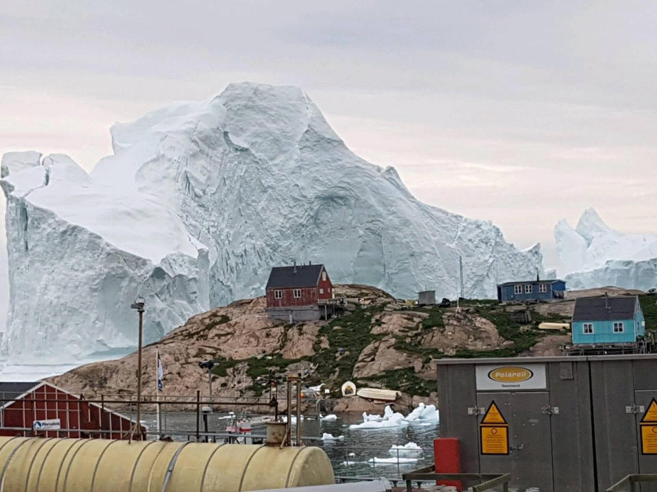 Iceberg amenaza aldea en Groenlandia