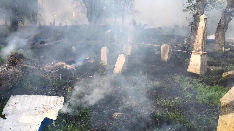 Un cementerio judío en la ciudad de Glujov fue bombardeado por tropas rusas