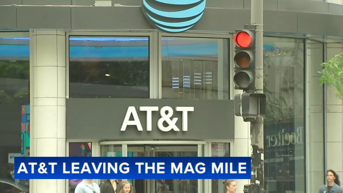 AT&T closing store on Michigan Avenue