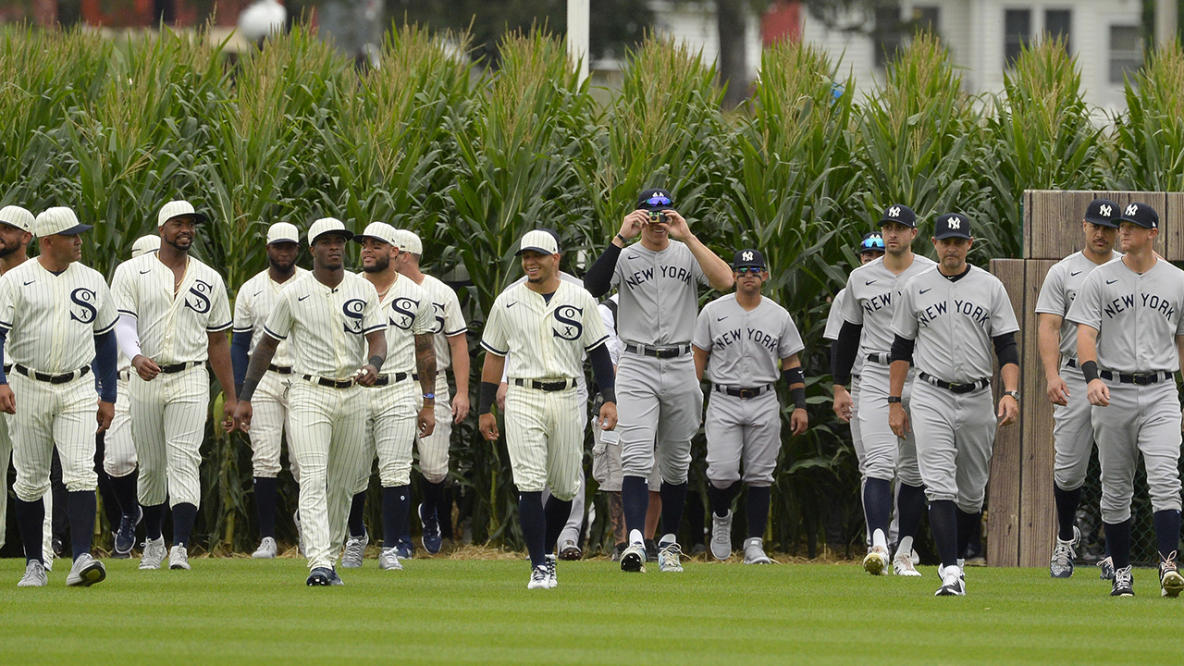 Yankees and White Sox recreate Field of Dreams in Iowa cornfields